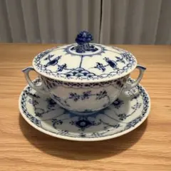 ブルーフルーテッド　ハーフレース　スープカップ　ソーサー　蓋付き　①