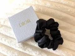 Dior ブラック ヘアゴム サテン シュシュ 箱付きのサムネイル