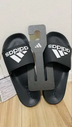 タグ付き　adidas アディダス　シャワー サンダル　ブラック　ロゴ入り