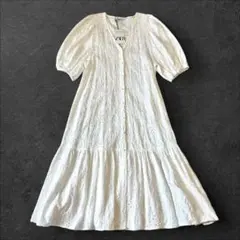 新品タグ付き ザラ カットワーク刺繍ワンピース パフスリーブ レース 白 M