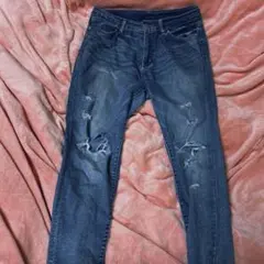ダメージジーンズ