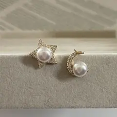 星と月のアシンメトリー淡水パールピアス　小ぶり　かわいい　誕プレ