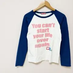 【ベティーズブルー】綿100%長袖ラグランスリーブプリントTシャツ　M　白×青