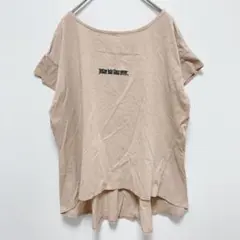 碧翠絲|字母刺繡傘襬T恤【38】後長下擺 棉 米色