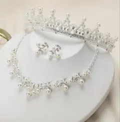ブライダル　ティアラ　ピアス　ネックレスセット