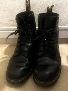 Dr. Martens 8ホール ブーツ ブラックのサムネイル