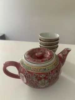 赤色陶器製ティーポットと茶碗セット