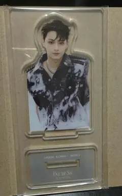 SEVENTEEN　ガチャポン　アクスタ　ジュン