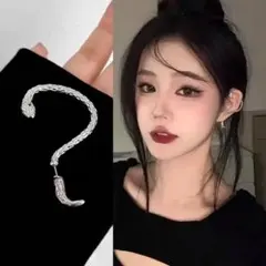 蛇形イヤーカフ シルバー色　両耳用