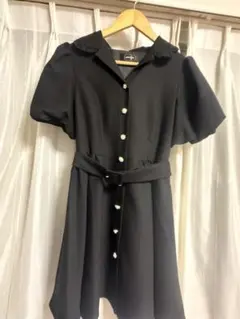 黒 半袖ワンピース パールボタン付きのサムネイル