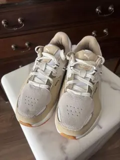 PUMA 新品　ベージュ スエード スニーカー