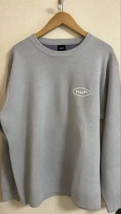 huf グレー クルーネックセーター