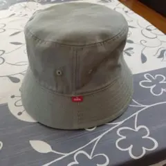深めの帽子のサムネイル