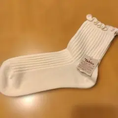 Tabio オフホワイトリブソックス フリル付き