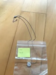 スワロフスキー　シルバー ラウンド型ペンダント ネックレス