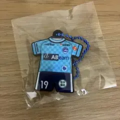 モンテディオ山形 19番 岡本一真　ユニフォーム型ラバーキーホルダー