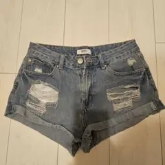 FOREVER 21 デニムショートパンツ ダメージ加工のサムネイル