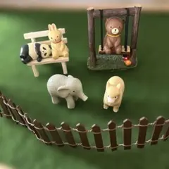 犬の置物 スクーターに乗った置物 - メルカリ