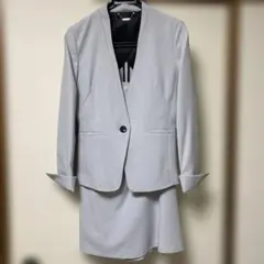 グレー スーツ チェーン付き装飾