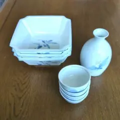 ノリタケ　青い花模様の器と徳利セット