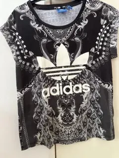 トップス　アディダスオリジナル