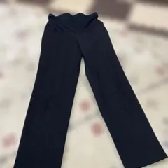 ユニクロ　スマートアンクルマタニティパンツ. 黒