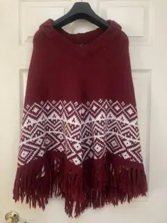 赤いフリンジ付き　ニット　フードポンチョ