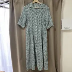 KBF グリーン花柄半袖　ワンピース　緑