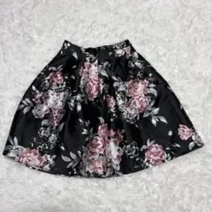 チェリーアン 花柄フレアスカート 黒 バックジップ フェミニン 【S〜М相当】のサムネイル