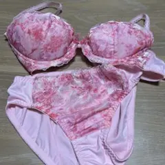 トリンプ　ピンク 花柄レース ブラジャーショーツセット