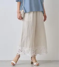 ビアズリー 【未使用】裾に刺繍レース生地をあしらたワンピース ビアズリー 裾に刺繍レース生地をあしらたワンピース - メルカリ