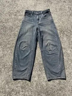 GU バレルレッグジーンズ