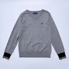 【美品】FRED PERRY ニットセーター グレー 刺繍ロゴ トラッド 仕事