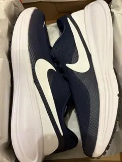 NIKE スニーカー レボリューション8 ネイビー ホワイト　ランニングシューズのサムネイル