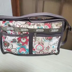 LeSportsac ショルダーバッグ、花柄薄いピンク