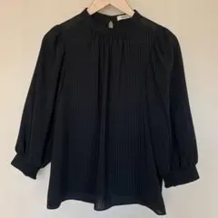 earth music &ecology ブラック ブラウス 後ろボタン開き