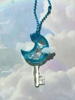 レジン 鍵型シェイカーキーホルダー お月様 青系 シャカシャカ ハンドメイド