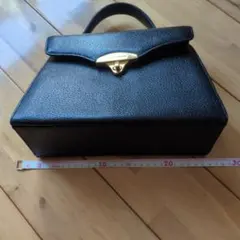 レザー ブラック ハンドバッグ ボックス型