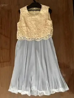 38ワンピース アイボリー レーストップ 水色 プリーツドレス