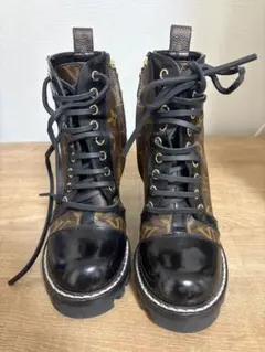 LOUIS VUITTON モノグラム レースアップブーツのサムネイル