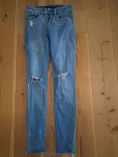 値下　UNIQLO ストレッチ　スキニーデニム ダメージ加工　22 56cm