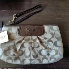 Coach ベージュ ロゴポーチ　未使用　タグ付き