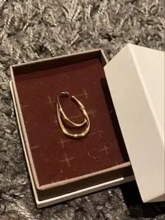 ete SVYG ハグイヤリング