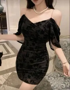 ブラックオフショルダータイトドレス