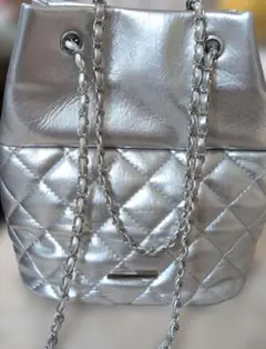 シルバー キルティング ショルダーバッグ 巾着型
