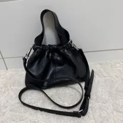 CHARLES & KEITH ブラック ハンドバッグ