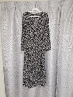 花柄 ワンピース 黒地 白黄色