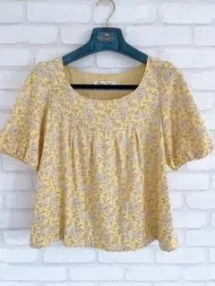 【お値下げ】シェトワ　黄色　トップス カットソー ブラウス　小花柄のサムネイル