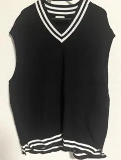 ユニクロ　Vネックカレッジベスト Ｌ 紺