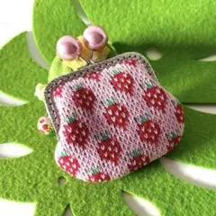 ハンドメイド♪ミニがま口♪ニット生地苺♡